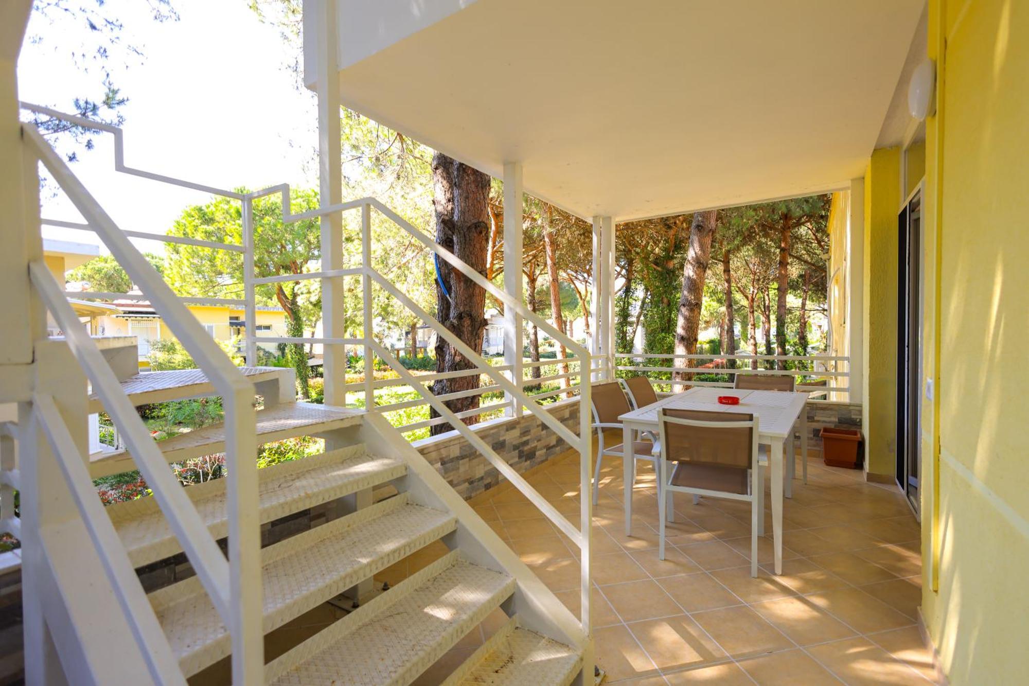 Grandstay Villa Perla Resort Durres Exterior photo
