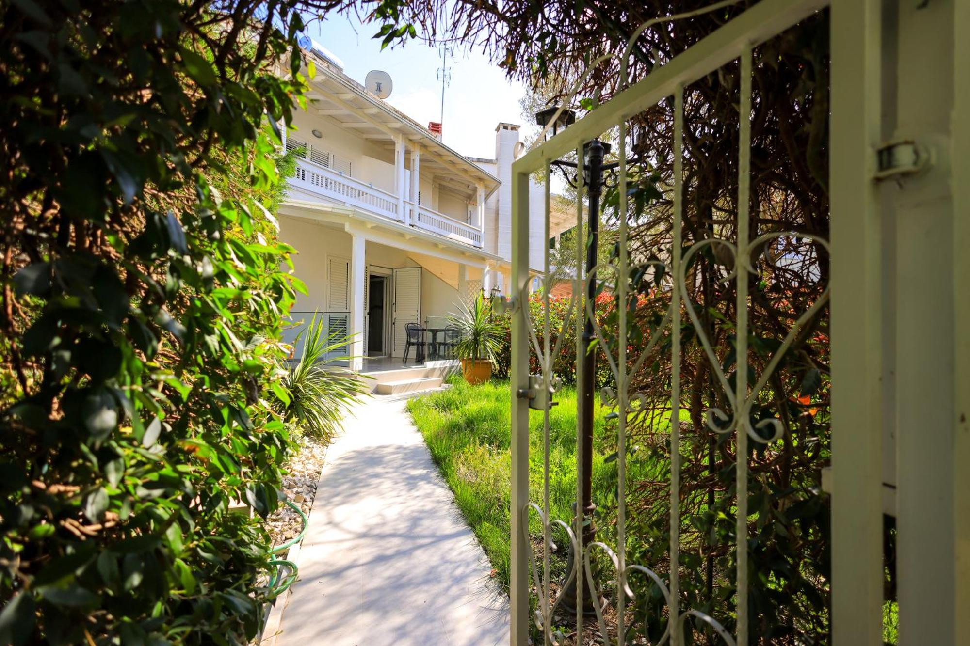 Grandstay Villa Perla Resort Durres Exterior photo